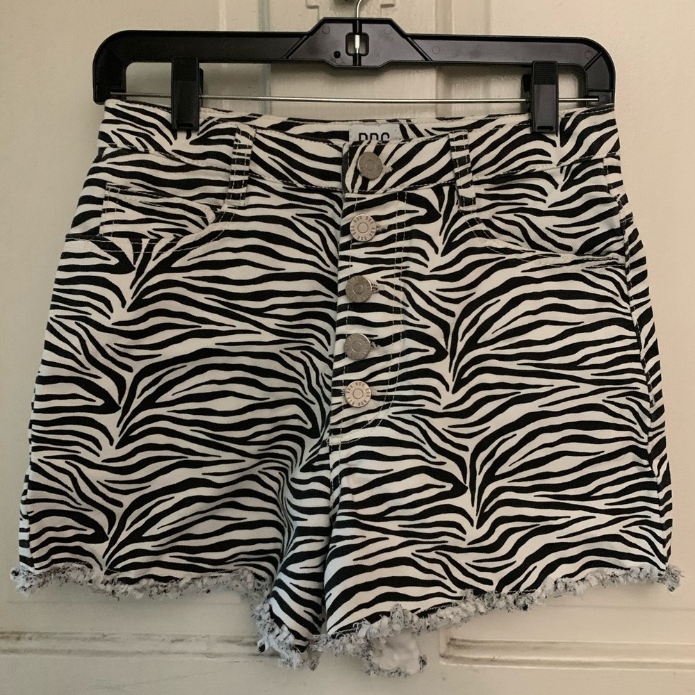 ❌SOLD❌High Waited Zebra Print BDG Shorts